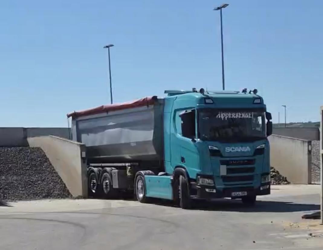 Fahrzeug der Lawall Transporte GmbH