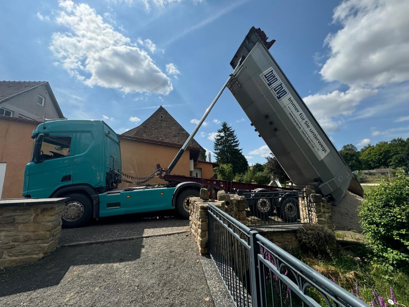 Fahrzeug der Lawall Transporte GmbH